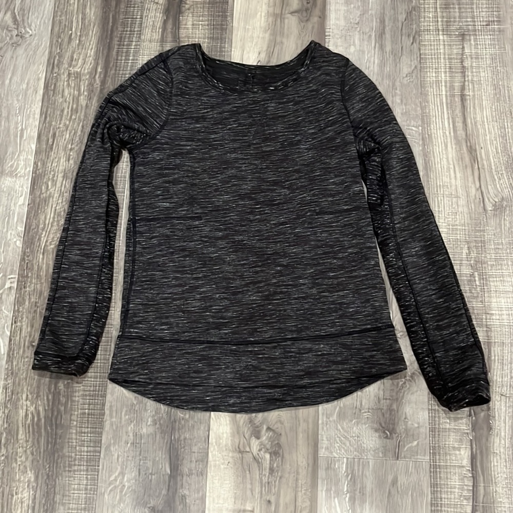 Lululemon sweatshirt size 6